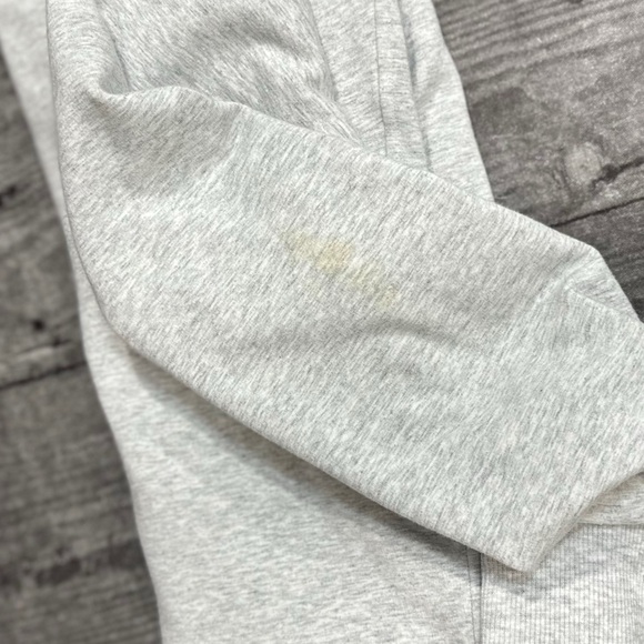 Lululemon Find Your Unwind Pullover in Heathered Core Ultra Light Grey [T16] - Picture 9 of 9